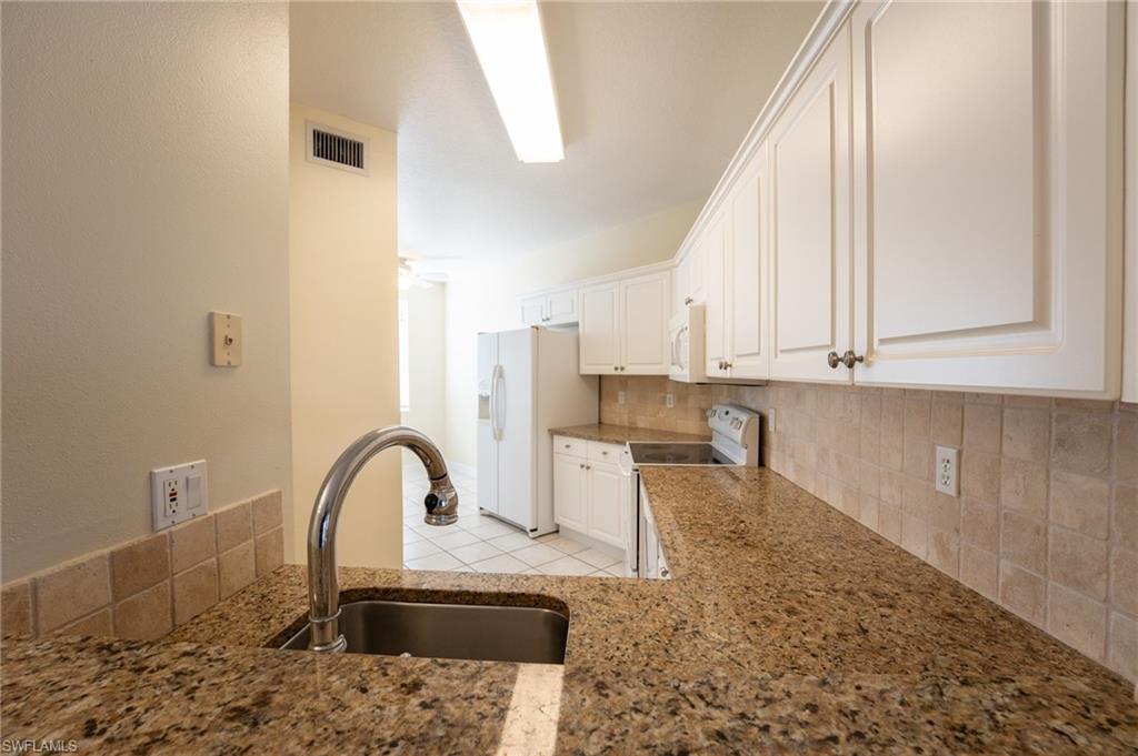 6368 Huntington Lakes Cir 102 Property Photo 12
