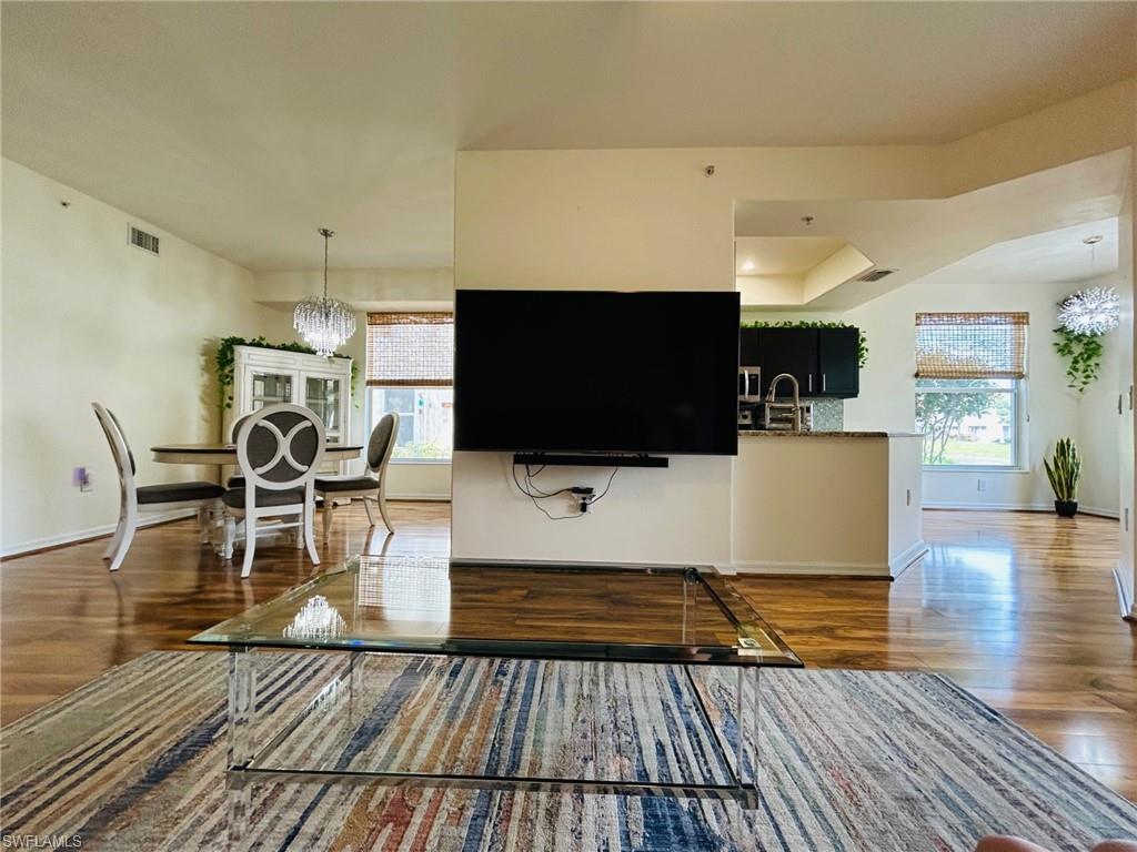 1280 Henley St 1607 Property Photo 7
