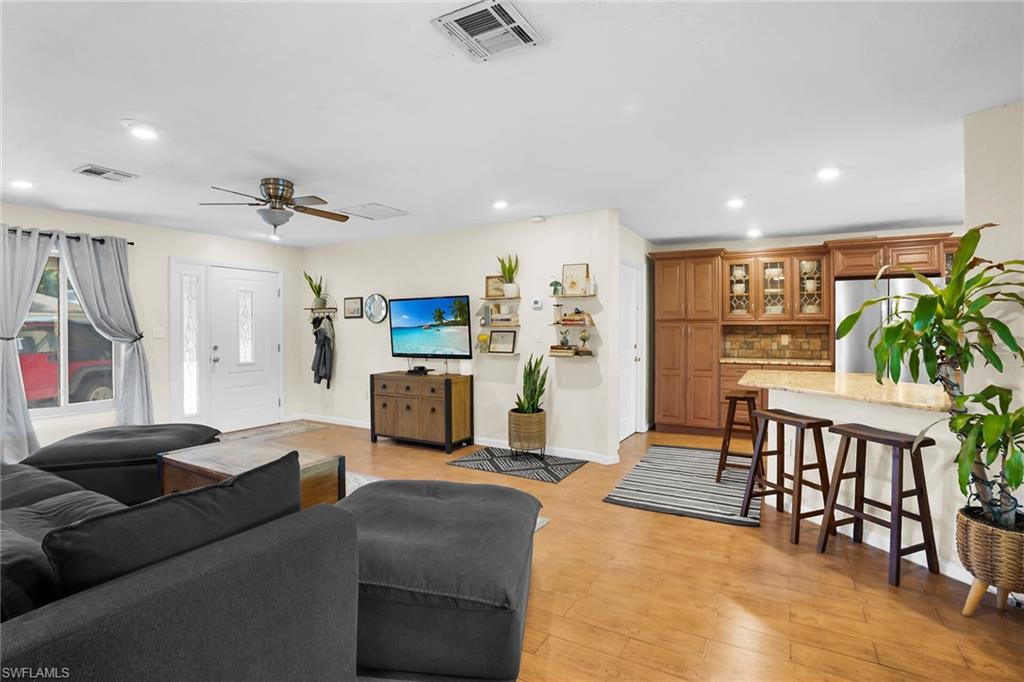 350 Columbus Way Property Photo 4