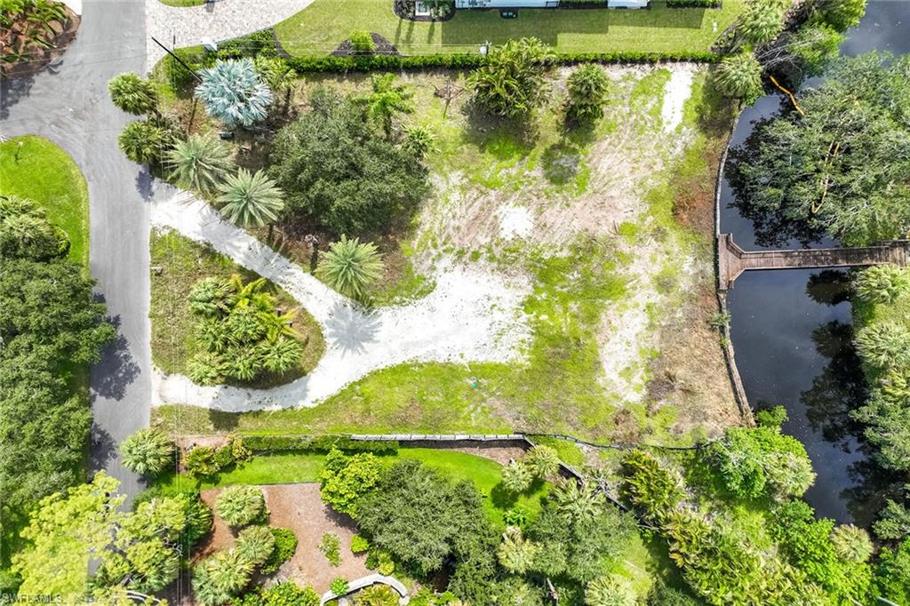 182 Cocohatchee Blvd Property Photo 2