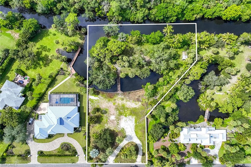 182 Cocohatchee Blvd Property Photo 3
