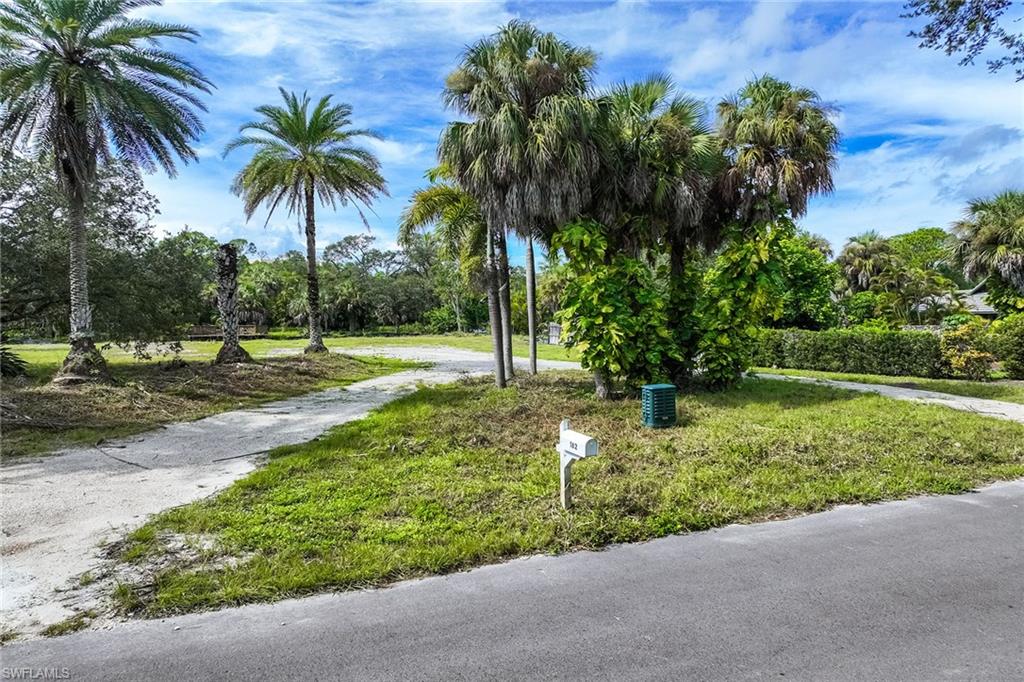 182 Cocohatchee Blvd Property Photo 9