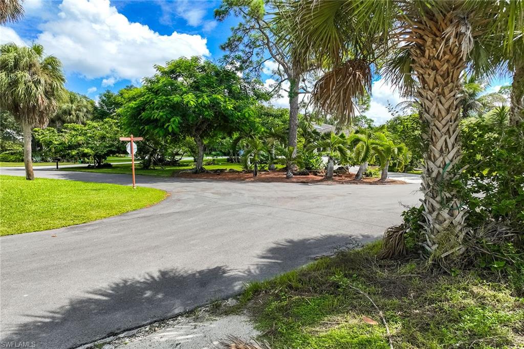 182 Cocohatchee Blvd Property Photo 11
