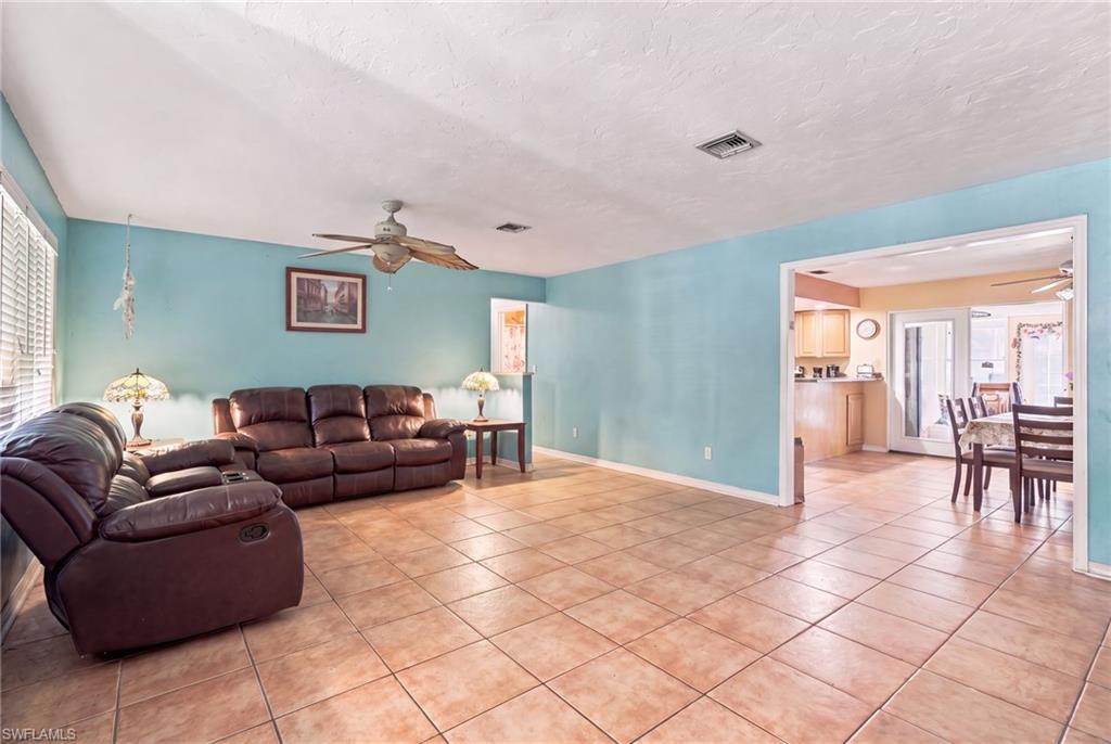 6200 Sea Grass Ln Property Photo 2