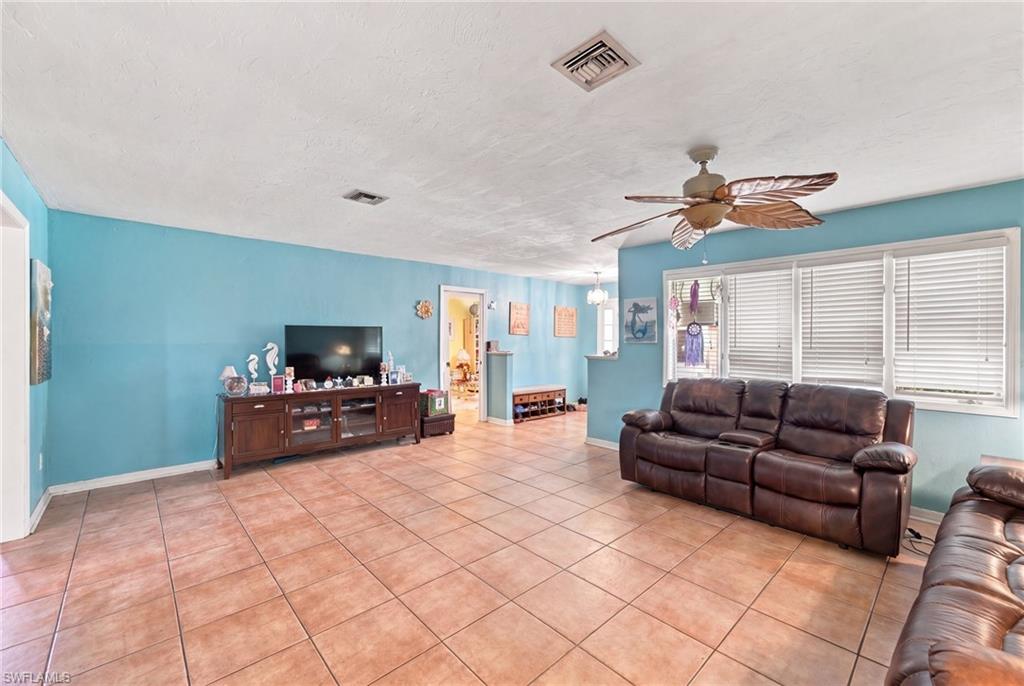 6200 Sea Grass Ln Property Photo 3