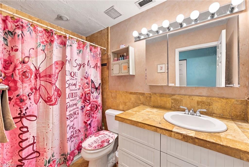 6200 Sea Grass Ln Property Photo 8