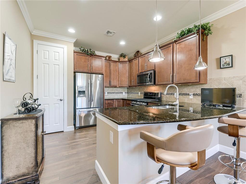 10641 Jackson Square Dr Property Photo 4
