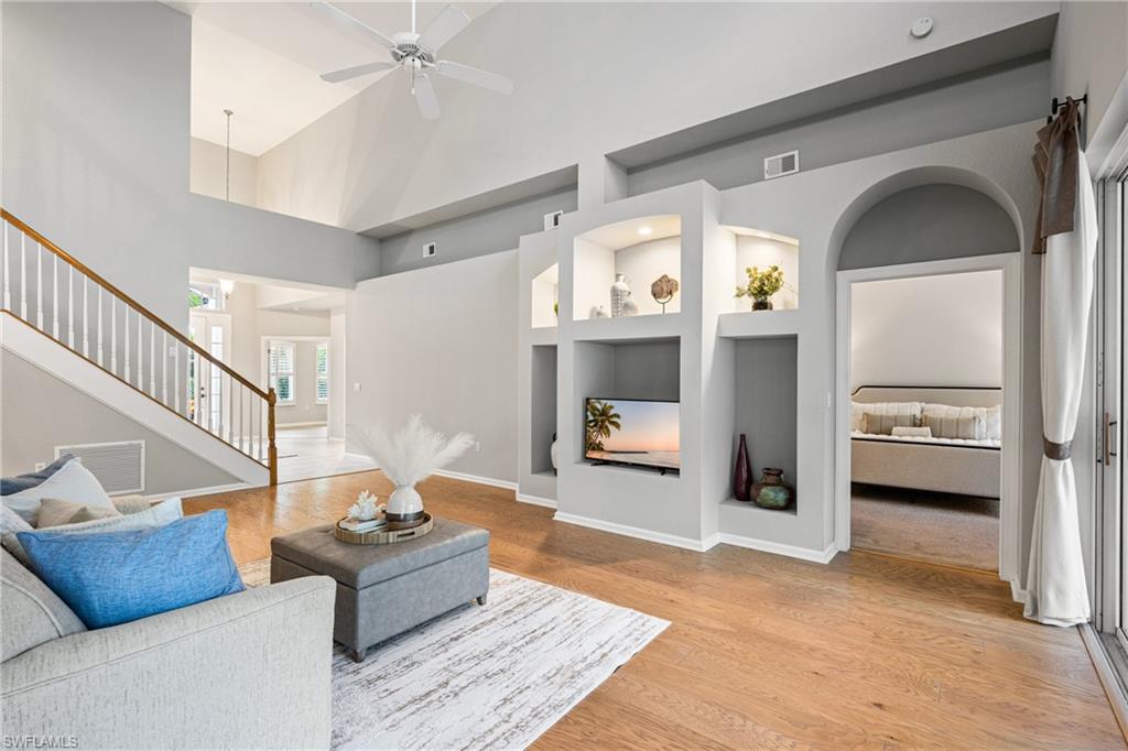 9463 Oak Strand Dr Property Photo 6