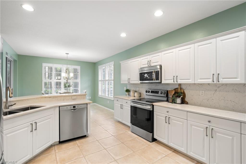 9463 Oak Strand Dr Property Photo 10