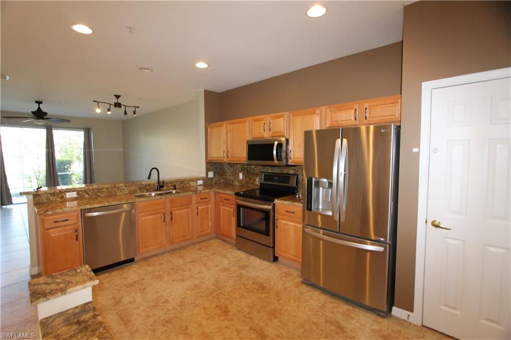 1056 Hampton Cir Property Photo 3