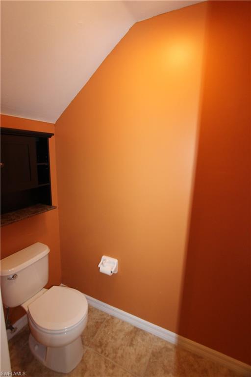 1056 Hampton Cir Property Photo 12