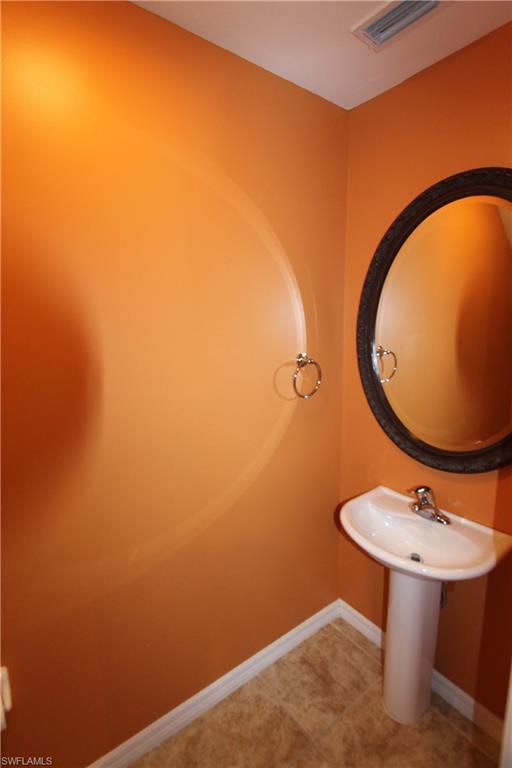 1056 Hampton Cir Property Photo 13