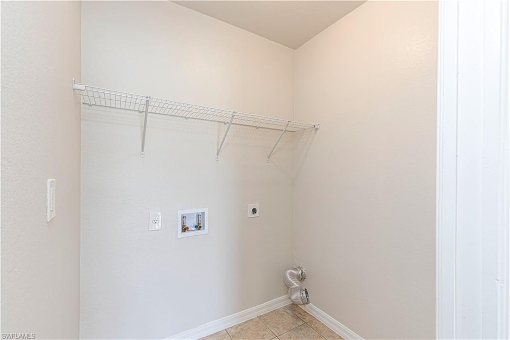 713 Cardinal St E Property Photo 7