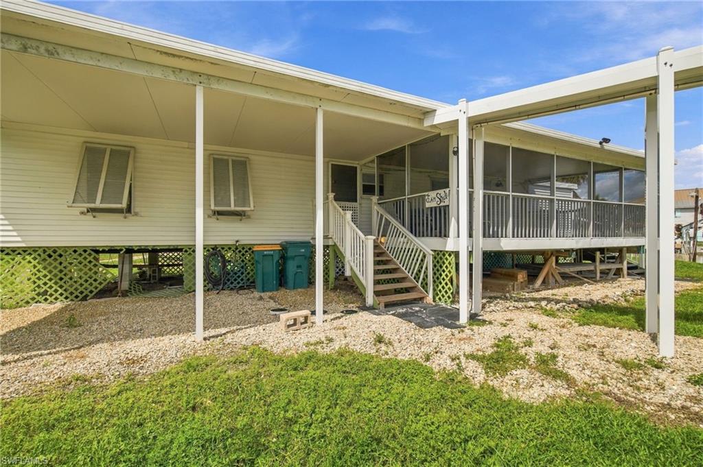 1241 Lopez Ln Property Photo 2