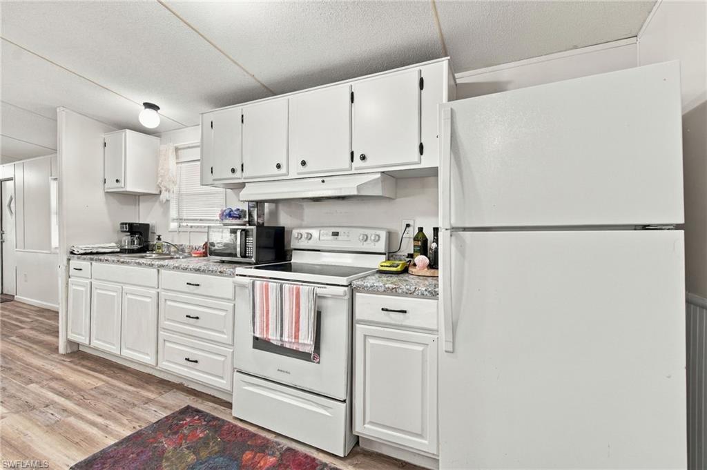 1241 Lopez Ln Property Photo 5