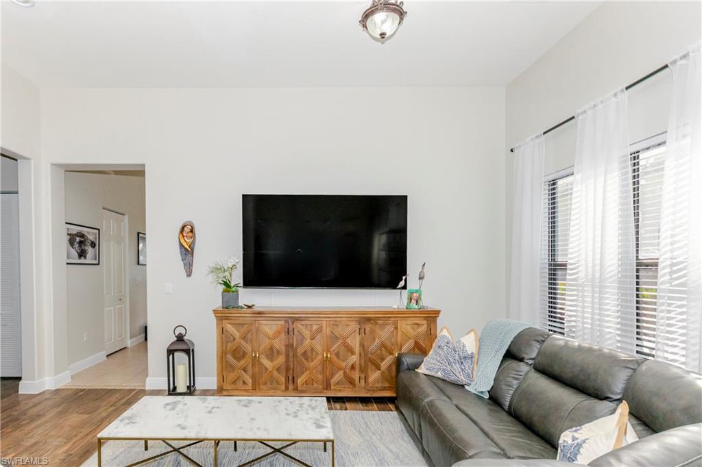5104 Salerno St Property Photo 6