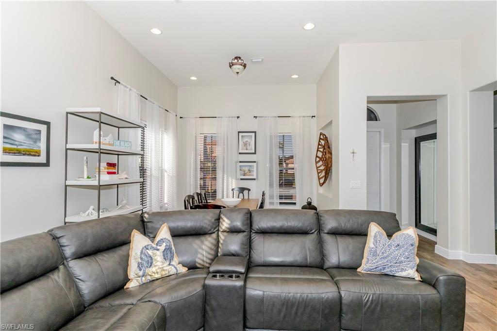 5104 Salerno St Property Photo 8