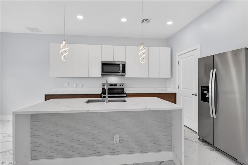 454 Mercedes Ct Property Photo 20