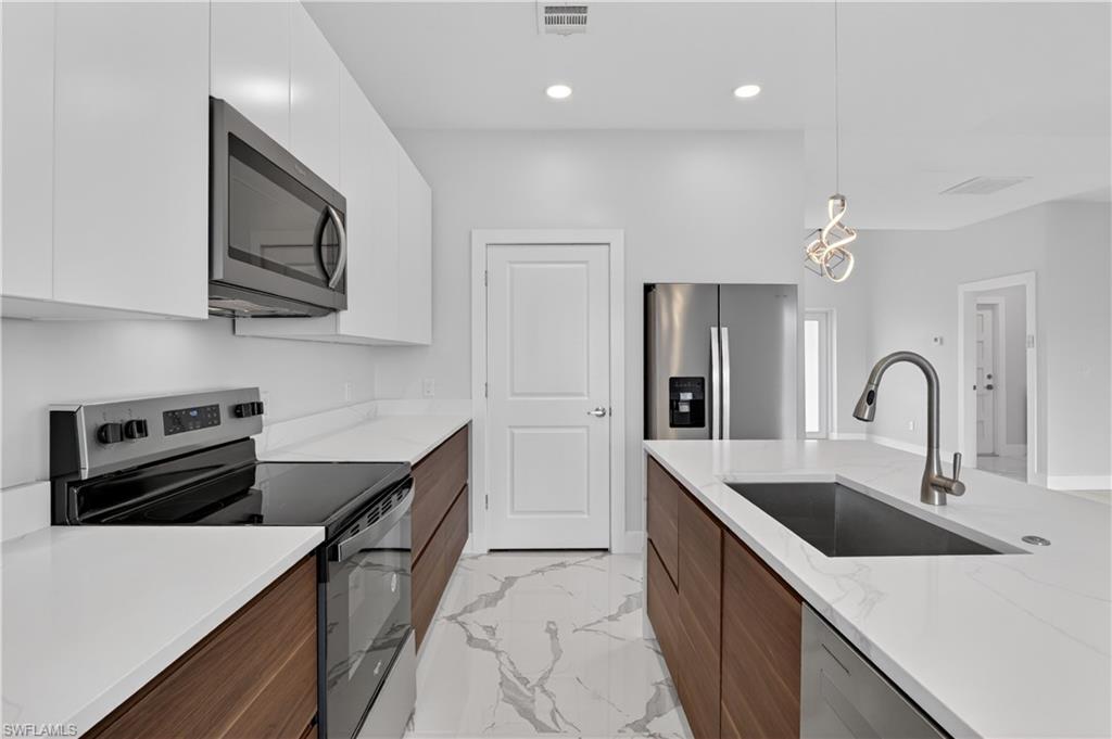 454 Mercedes Ct Property Photo 25