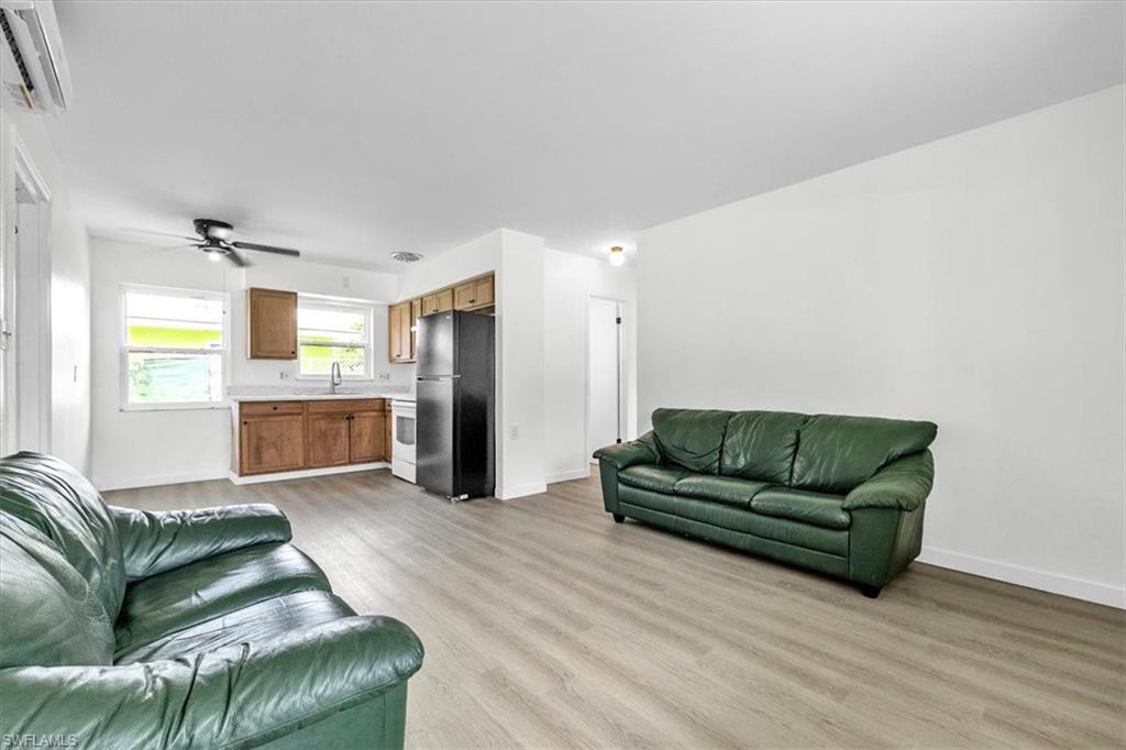 2423 Jeffcott St Property Photo 6