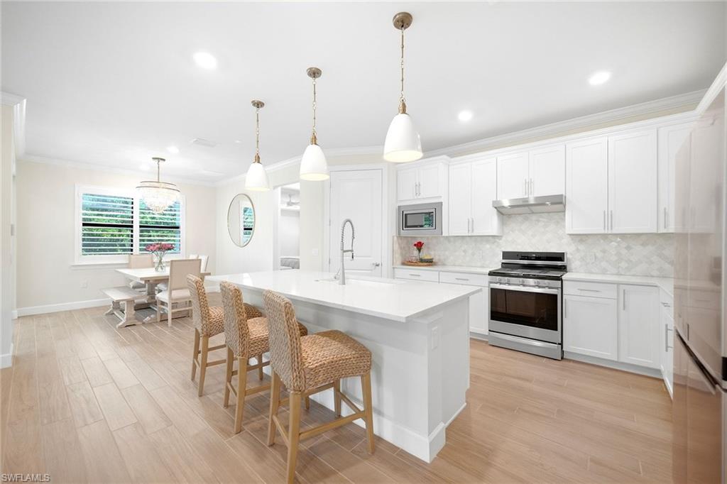 6825 Greenbriar Ct Property Photo 3