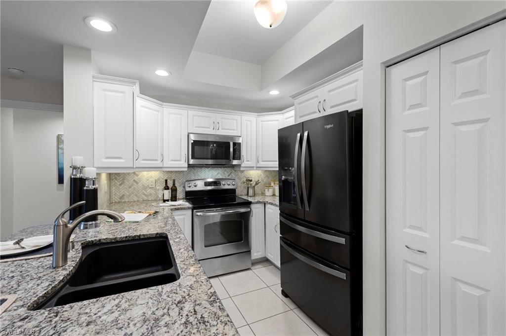 1001 Arbor Lake Dr 606 Property Photo 11