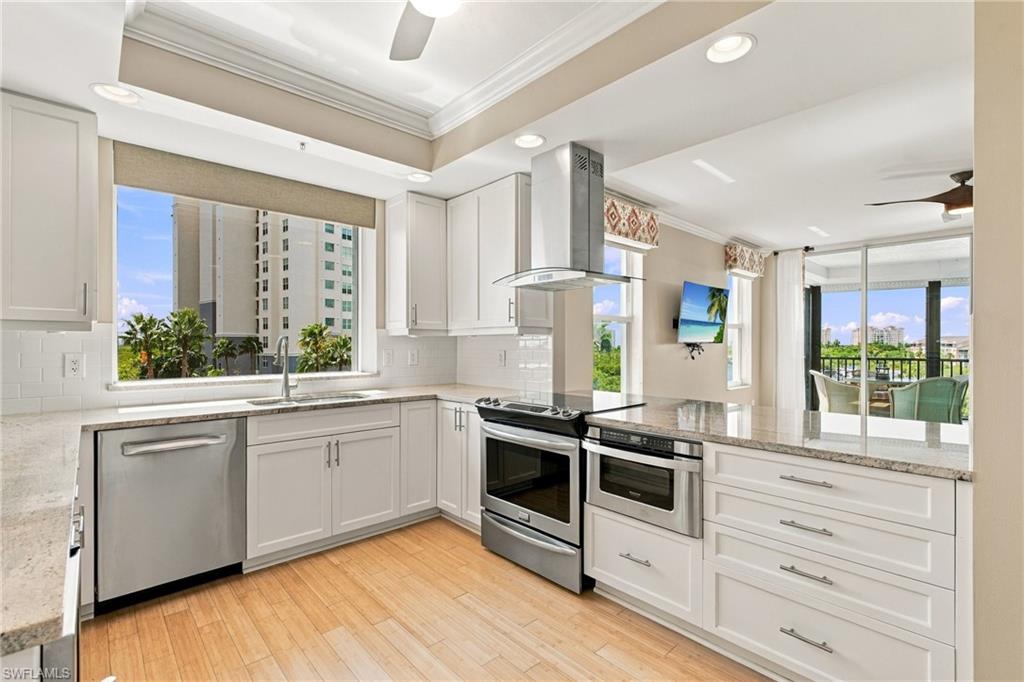 430 Cove Tower Dr 501 Property Photo 3