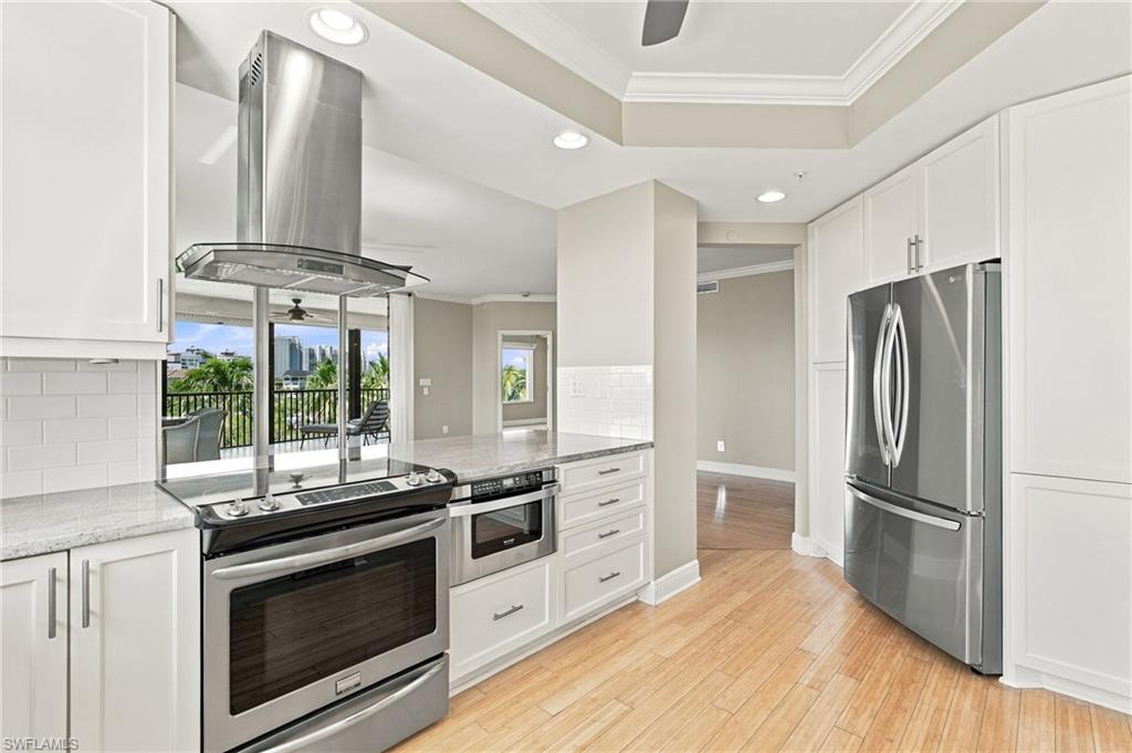 430 Cove Tower Dr 501 Property Photo 5