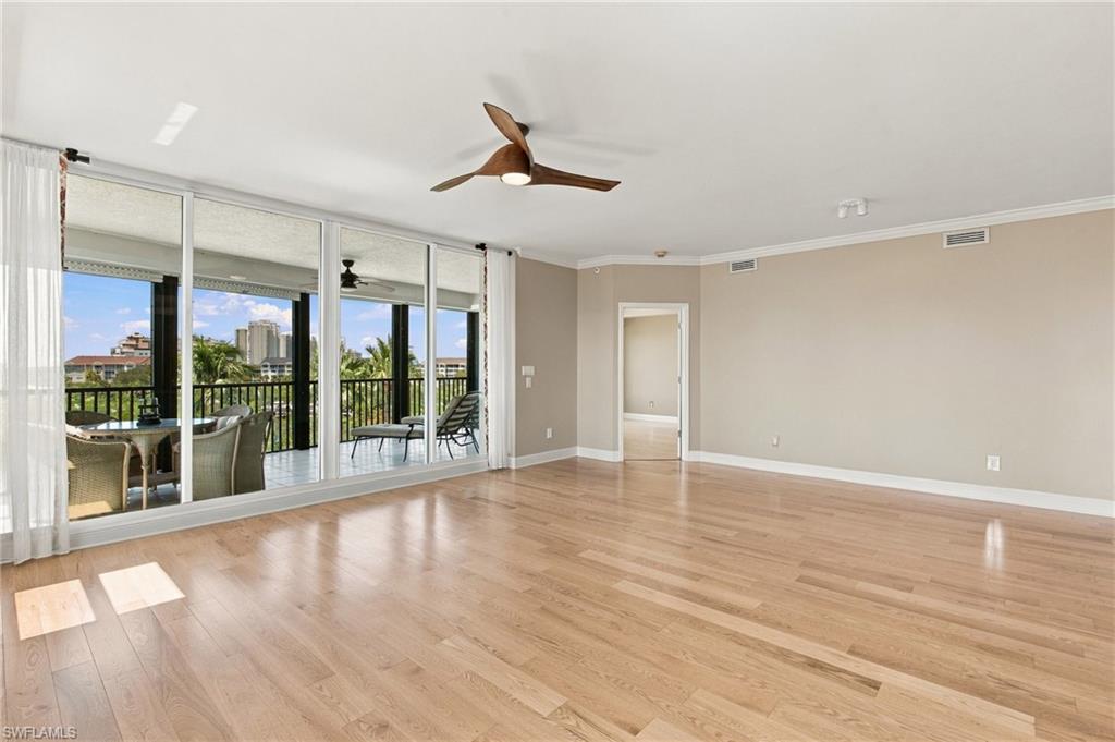430 Cove Tower Dr 501 Property Photo 6
