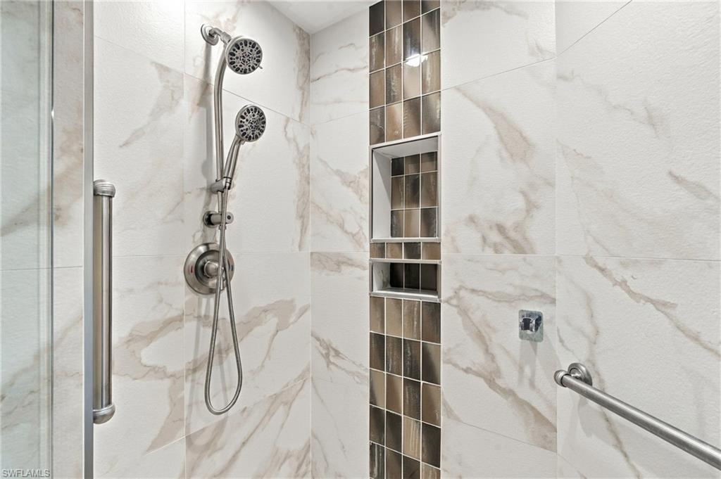 430 Cove Tower Dr 501 Property Photo 17