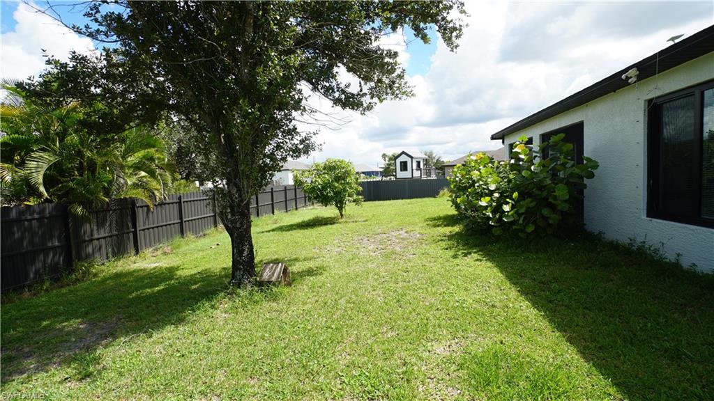 3039 6th Ct Property Photo 4
