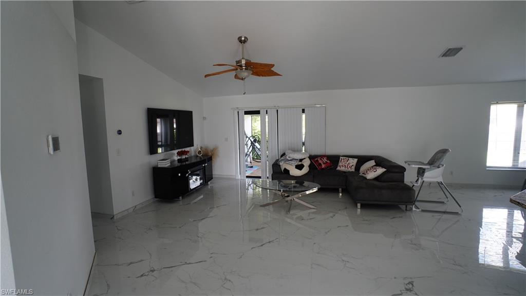 3039 6th Ct Property Photo 12