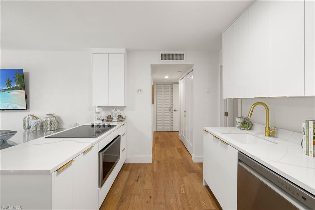 175 Fifth Avenue S 204 Property Photo 3