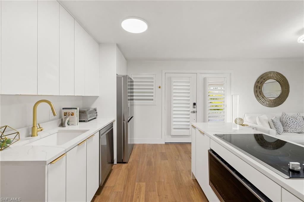 175 Fifth Avenue S 204 Property Photo 4
