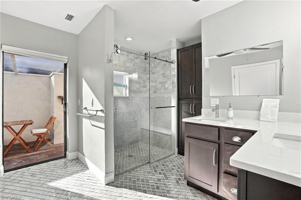 323 Washington Ct Property Photo 15