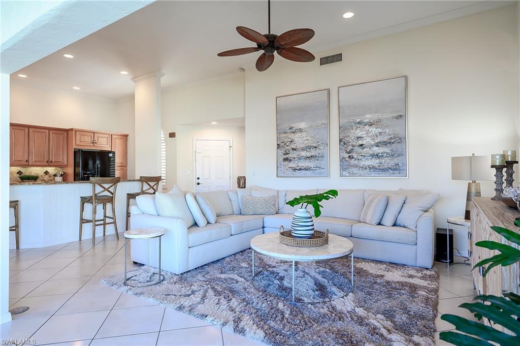 613 Beachwalk Cir J-204 Property Photo 3