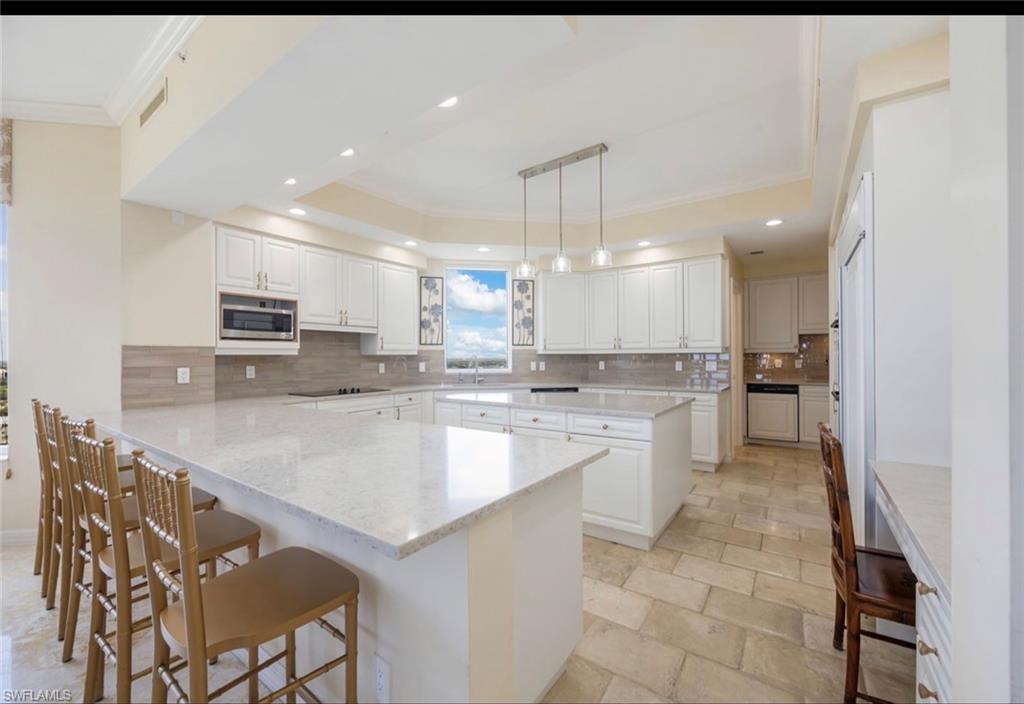 7575 Pelican Bay Blvd 1808 Property Photo 10