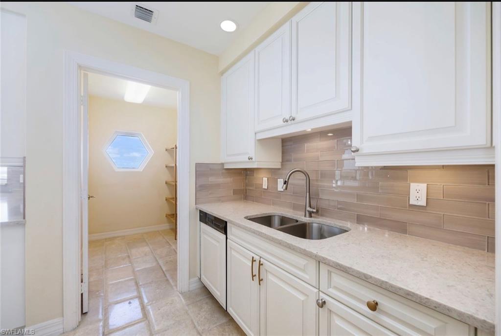 7575 Pelican Bay Blvd 1808 Property Photo 12