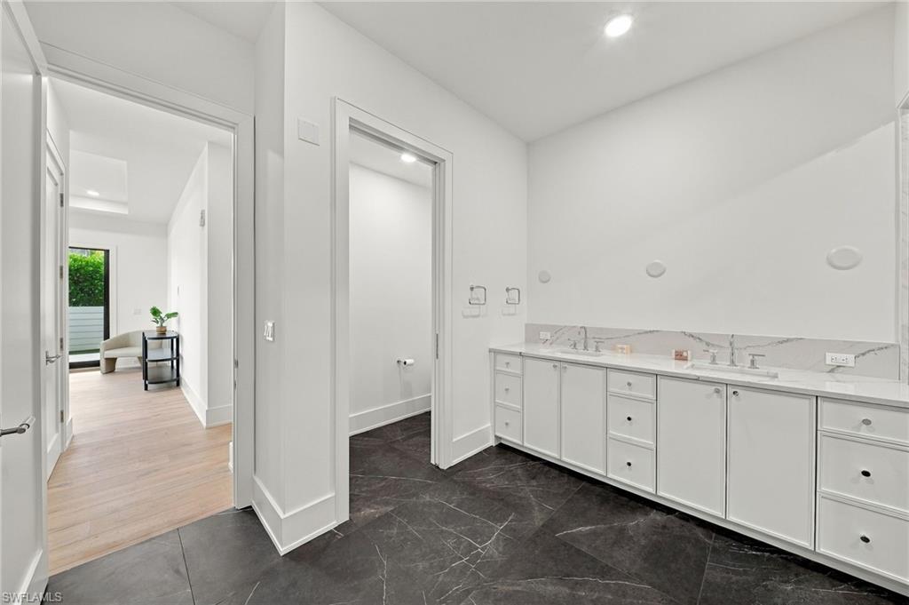 82 9th St S 205 Property Photo 17