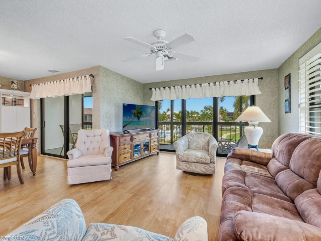 525 Seaview Ct M4 Property Photo 2