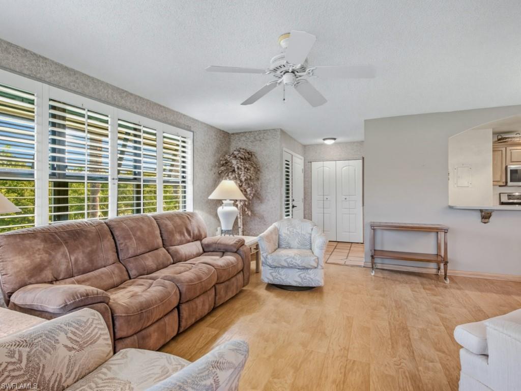 525 Seaview Ct M4 Property Photo 3