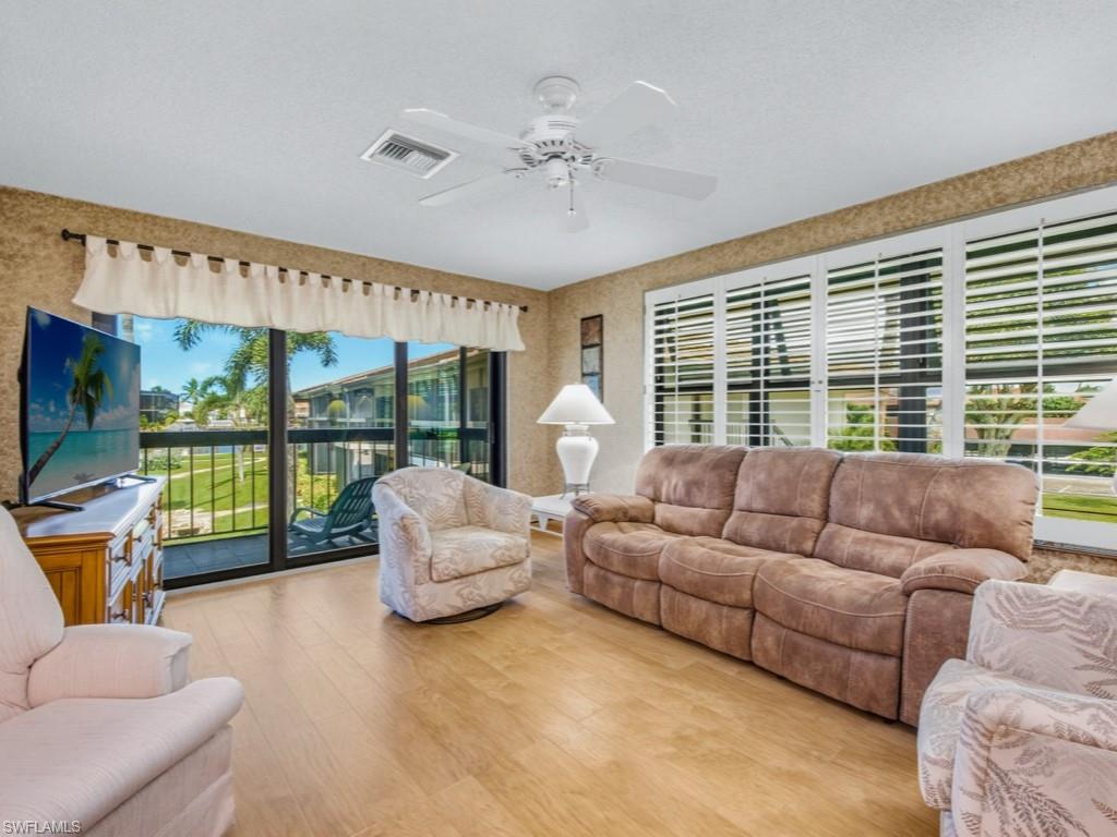 525 Seaview Ct M4 Property Photo 4