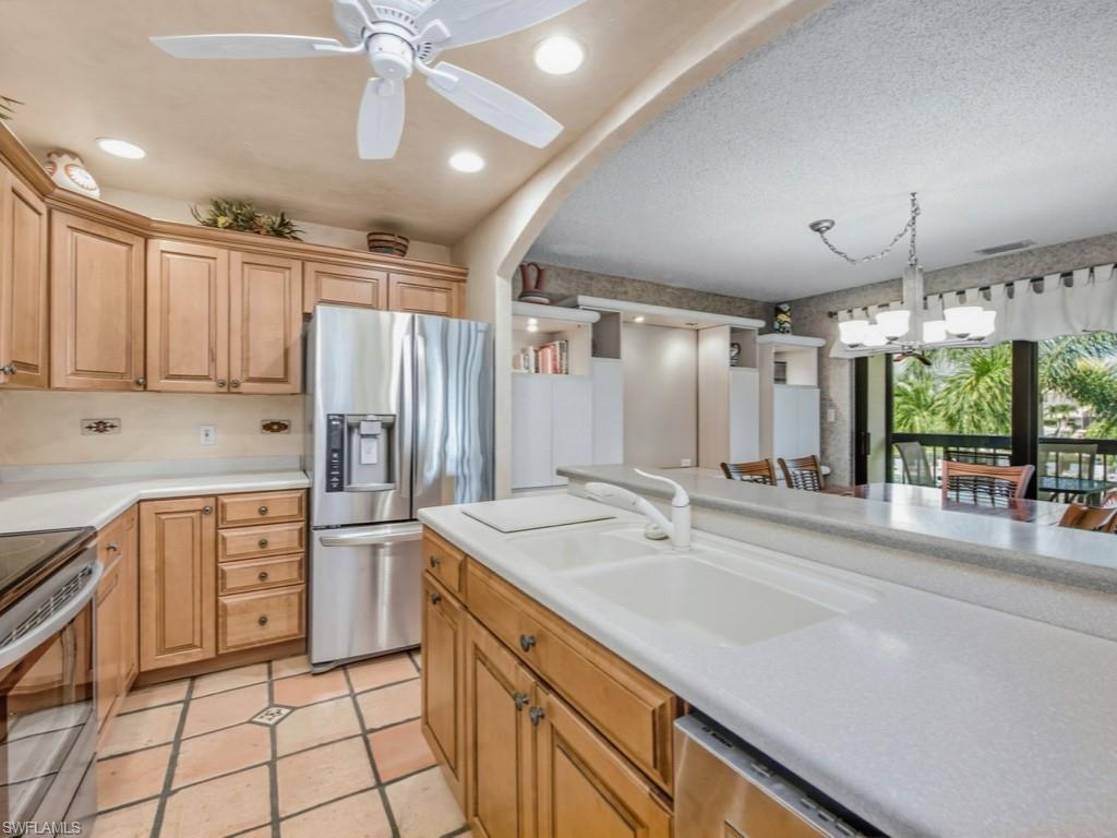 525 Seaview Ct M4 Property Photo 7