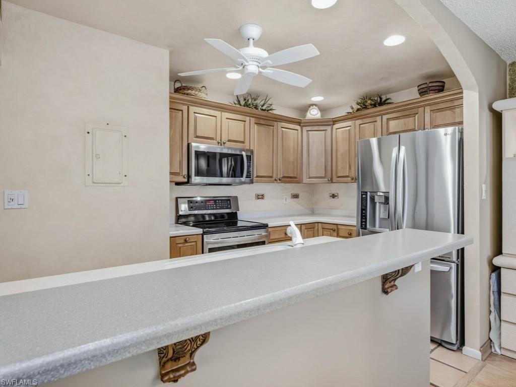 525 Seaview Ct M4 Property Photo 8