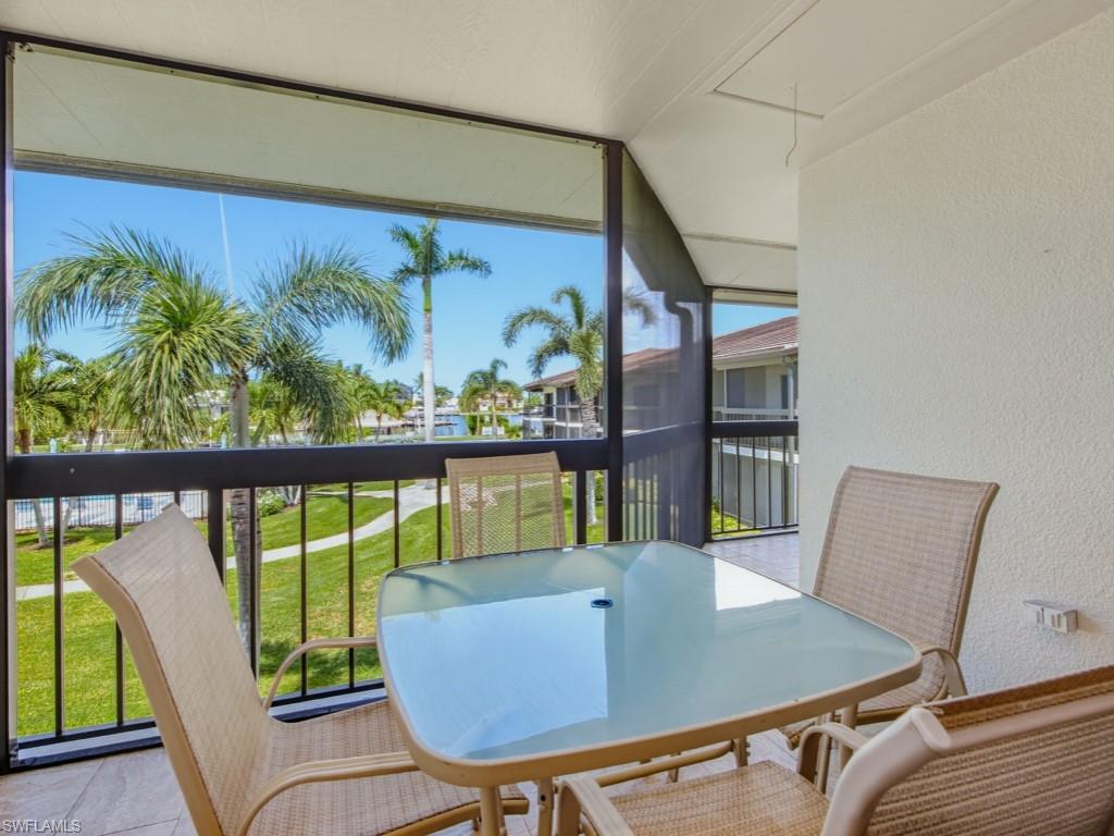 525 Seaview Ct M4 Property Photo 9