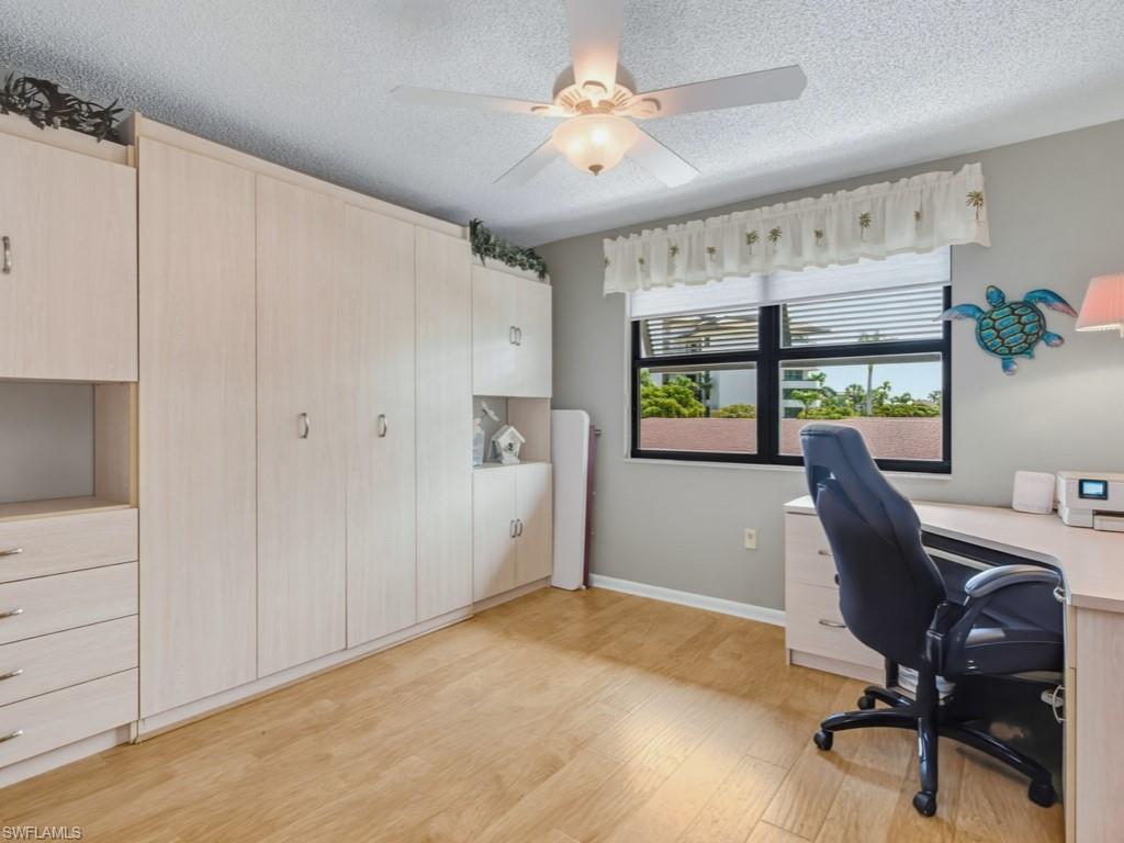 525 Seaview Ct M4 Property Photo 14