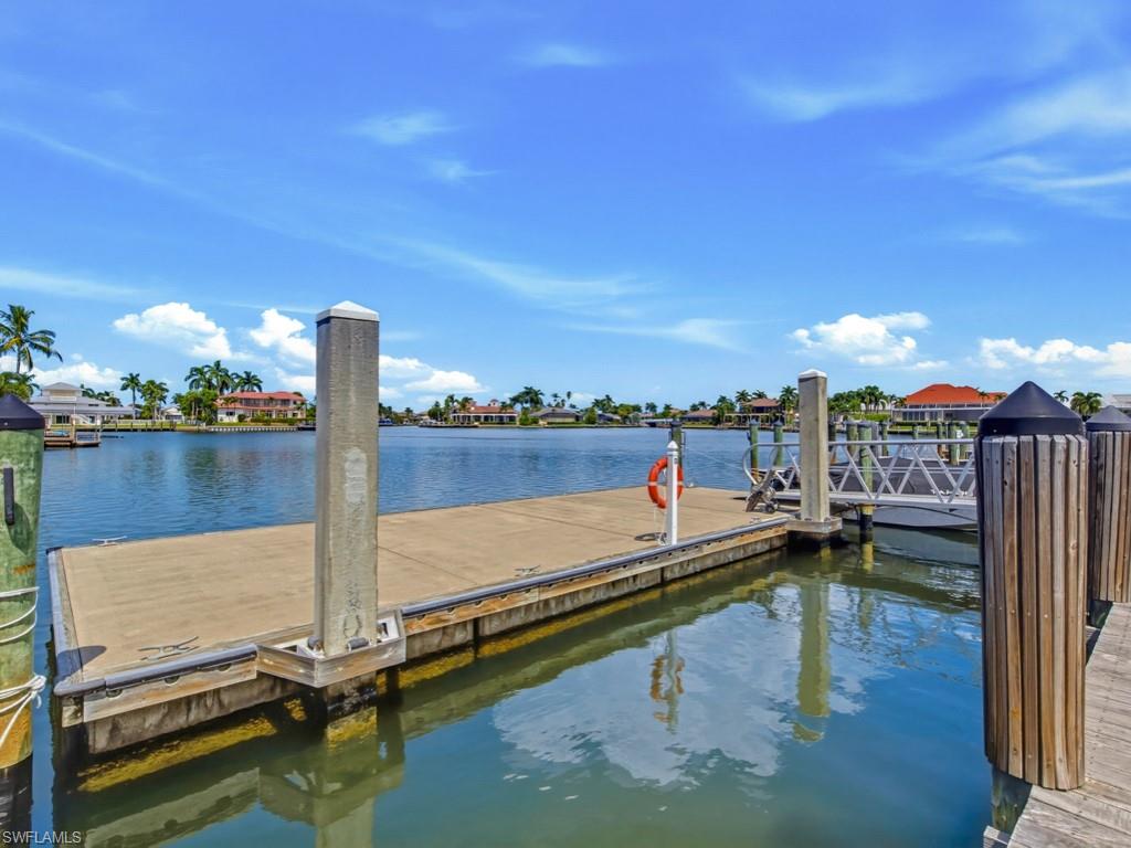 525 Seaview Ct M4 Property Photo 24
