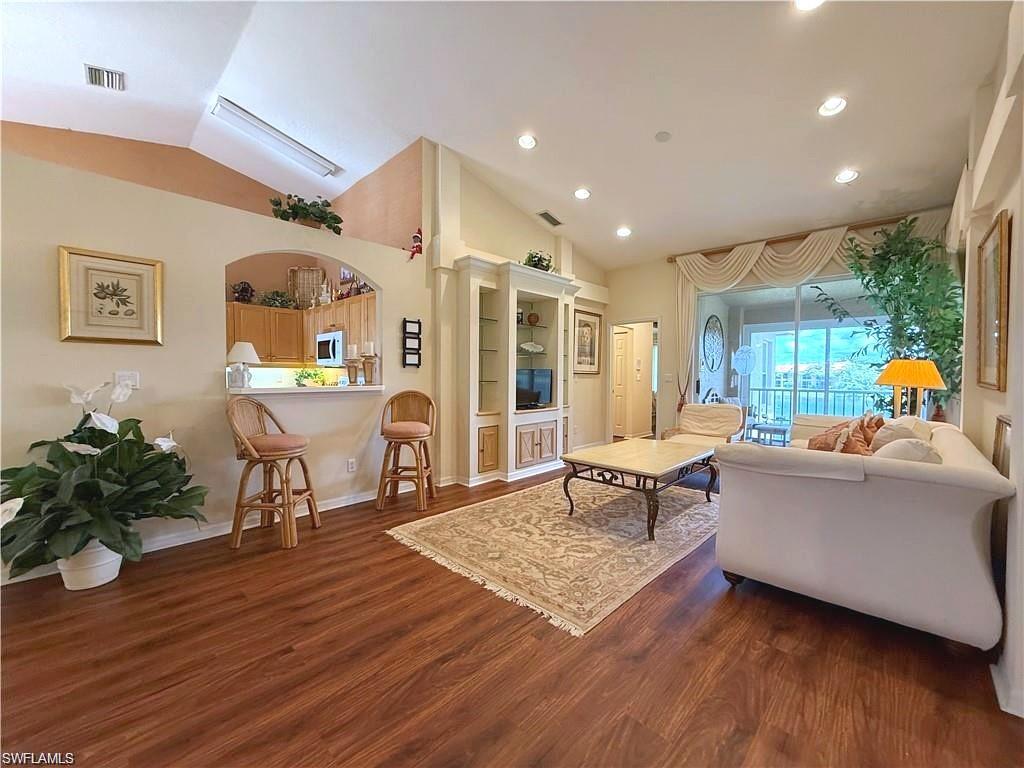 6580 Huntington Lakes Cir 202 Property Photo 2