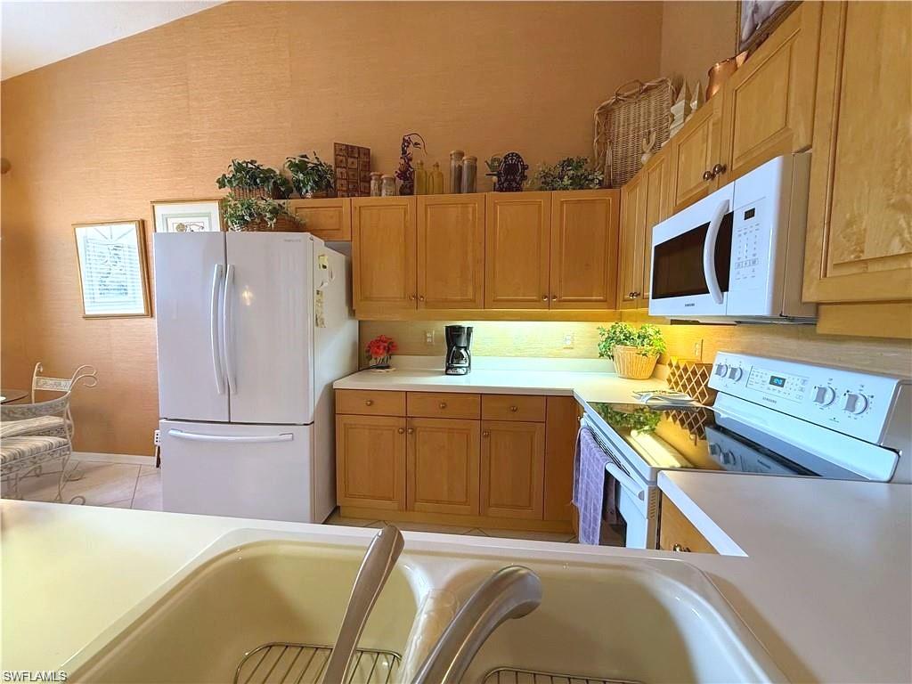 6580 Huntington Lakes Cir 202 Property Photo 7
