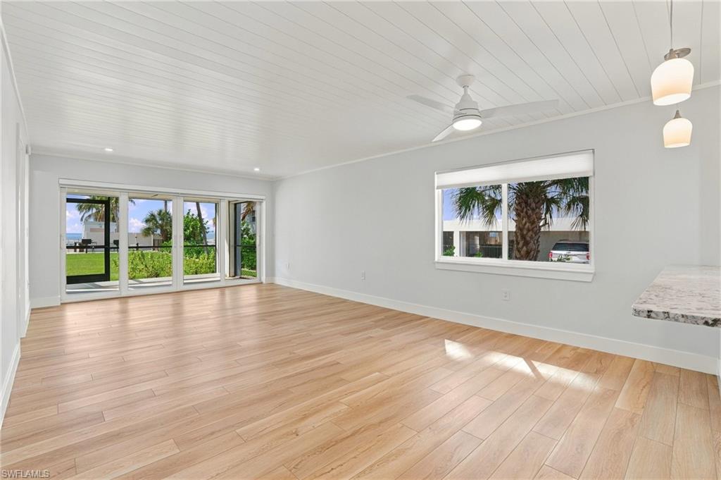 2580 Estero Blvd 15 Property Photo 3